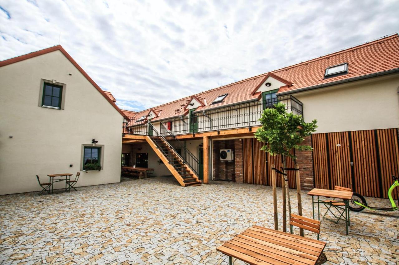 Penzion A Bistro Stary Kopec Znojmo Exterior foto